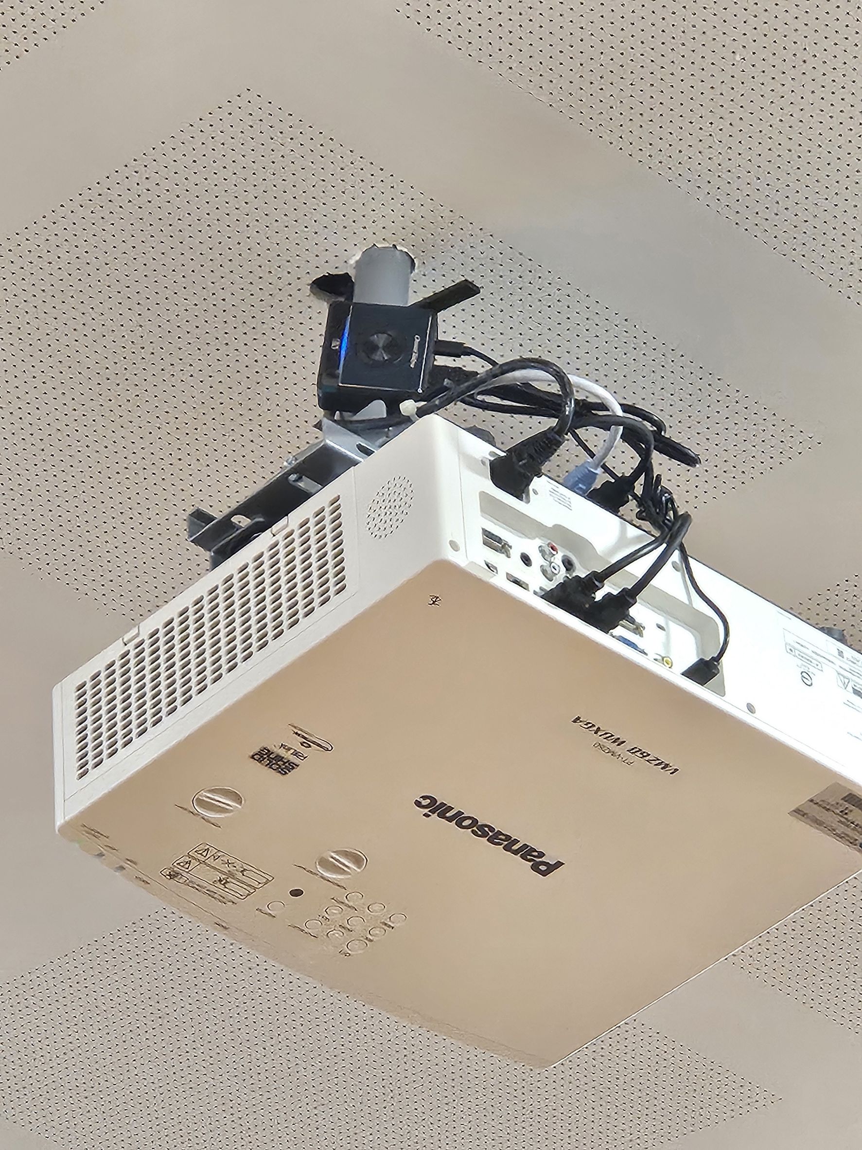 Panasonic 投影機天花板安裝