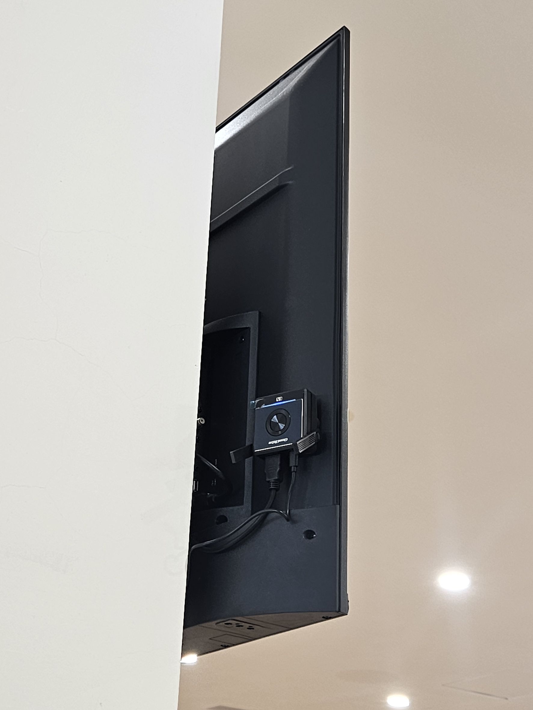 牆面 TV 接收器安裝