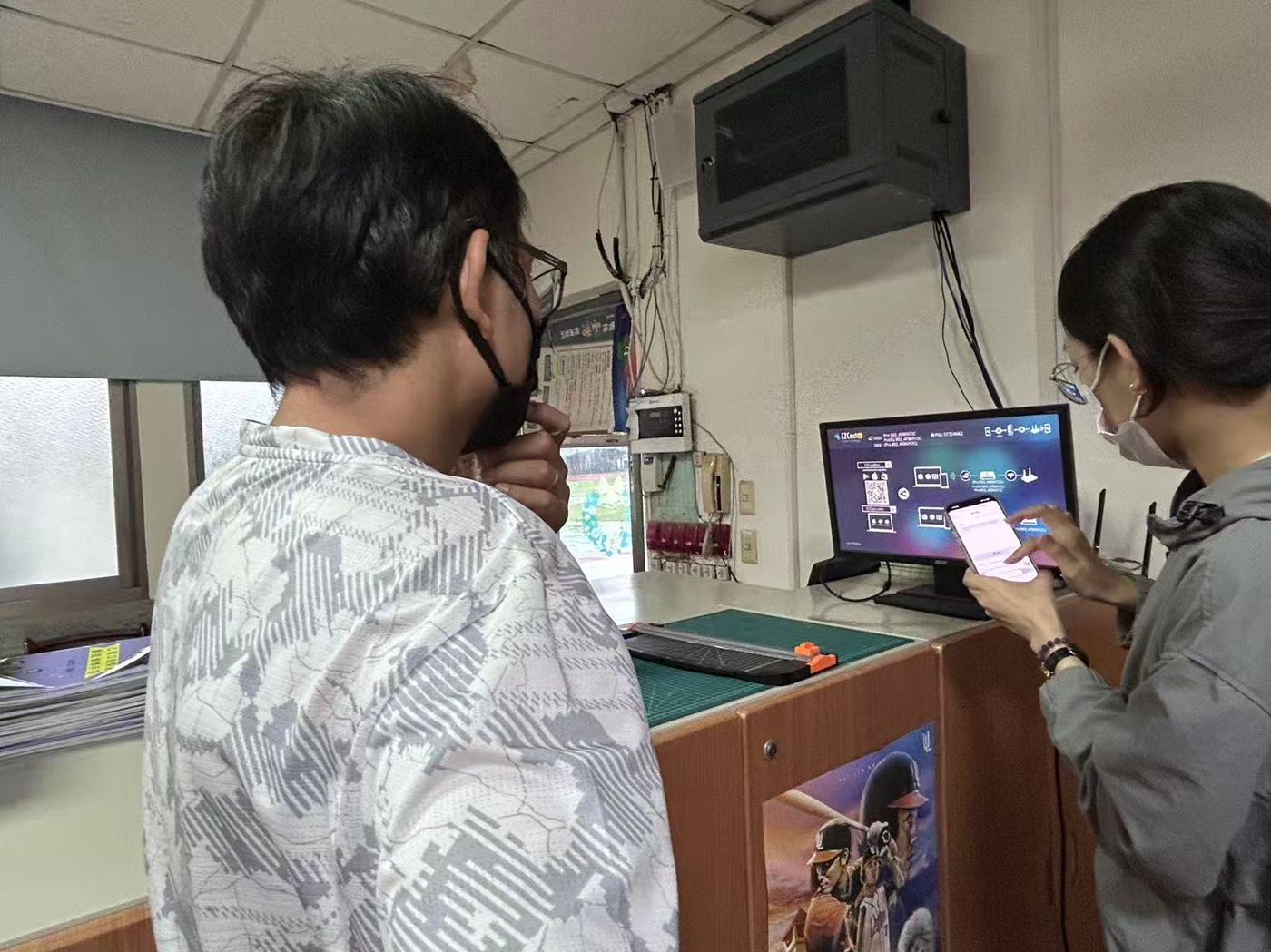 仁愛國小老師測試 Pro Box 無線投影設定